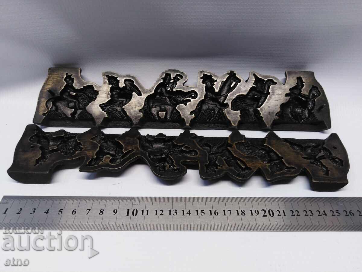 MATRIȚĂ VECHE DIN FONTĂ PENTRU JUCĂRII, FIGURINE CU SUPORTURI