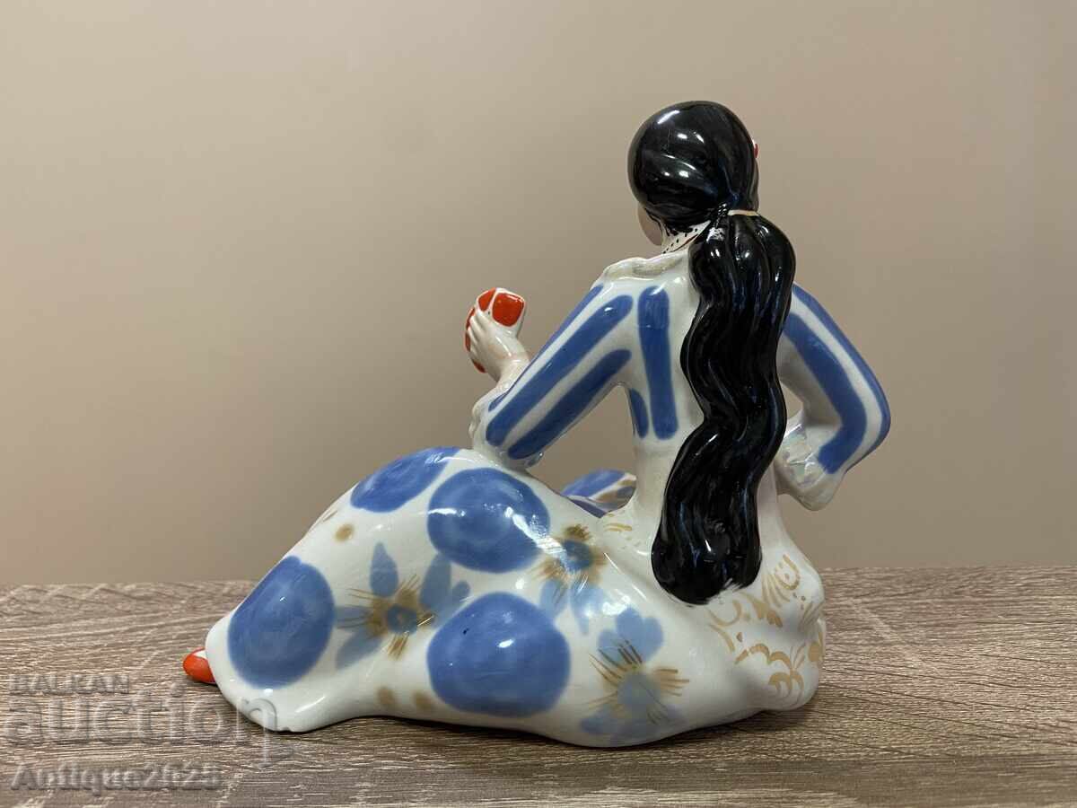 Licitație Statuetă din porțelan „Ghicitoare cu cărți, țigancă”