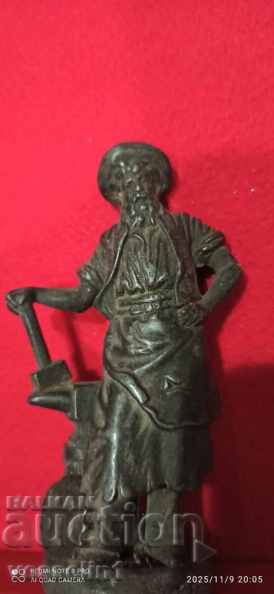 Old bronze miniature of a blacksmith, very beautiful and delicate with price 68.00 BGN | € 34.77 Old bronze miniature of a blacksmith, very beautiful and delicate with price 68.00 BGN | € 34.77