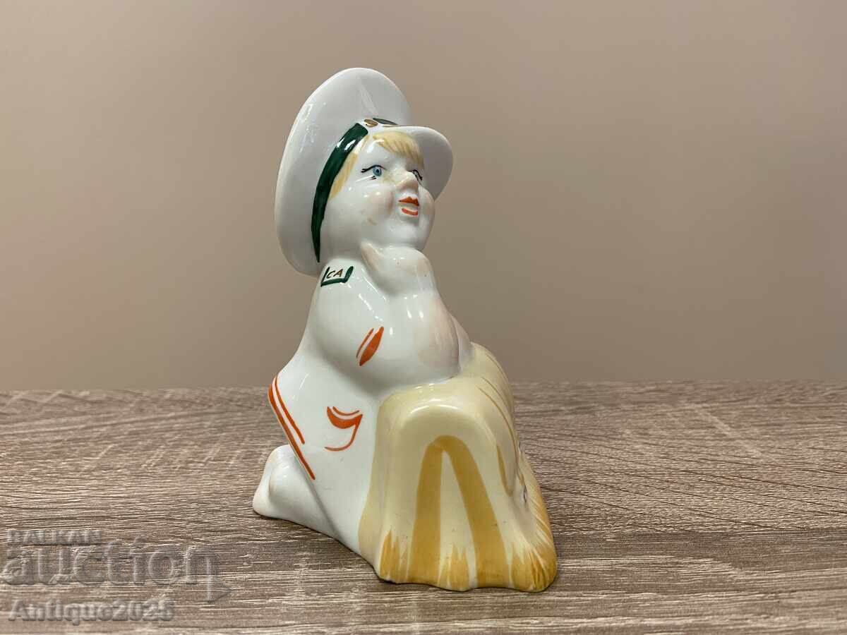 Доставка на Статуетка „Ще стана капитан (Капитанската дъщеря)“