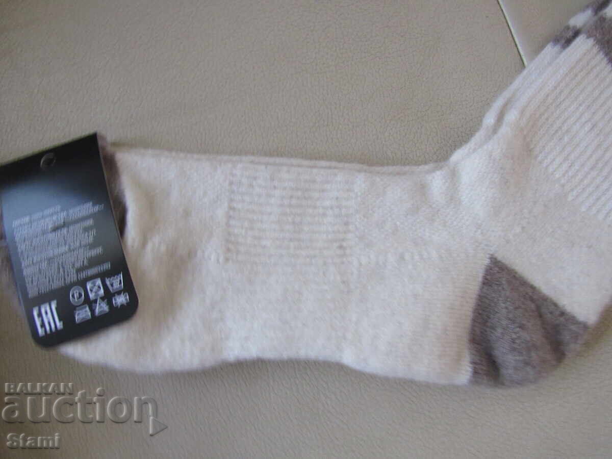 Șosete tricotate la mașină din lână organică 100% mărimea 43-45 cu preț 25.00 BGN | € 12.78