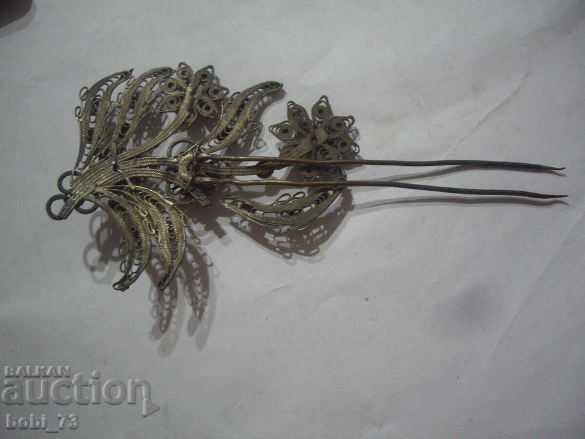 Μέρος από μεγάλη παλιά, φιλιγκράν βελόνα με τιμή 35.00 BGN | € 17.90 Μέρος από μεγάλη παλιά, φιλιγκράν βελόνα με τιμή 35.00 BGN | € 17.90