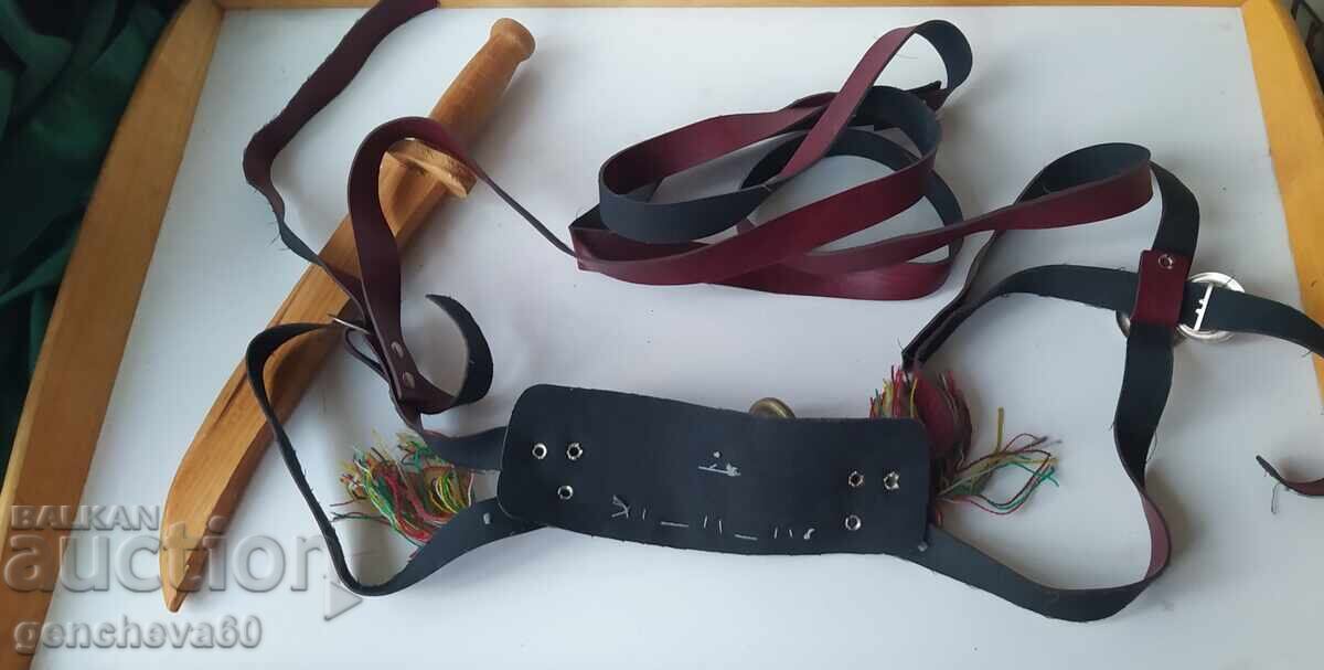 Vechi bijuterii din piele - un fel de atribut de kukeri - 5