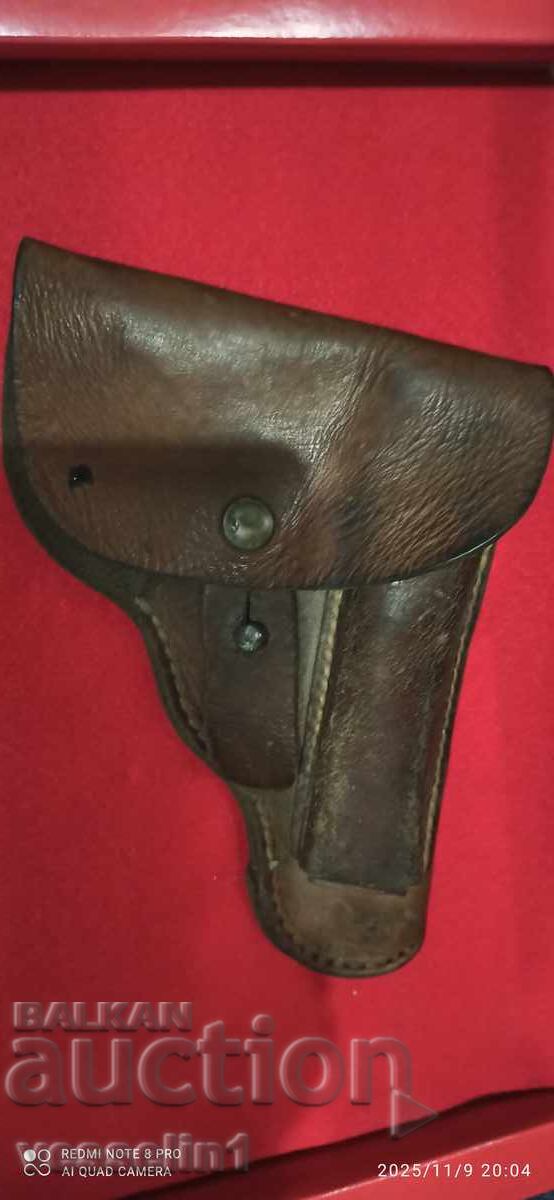 Παλιά θήκη πιστολιού και γεμιστήρας