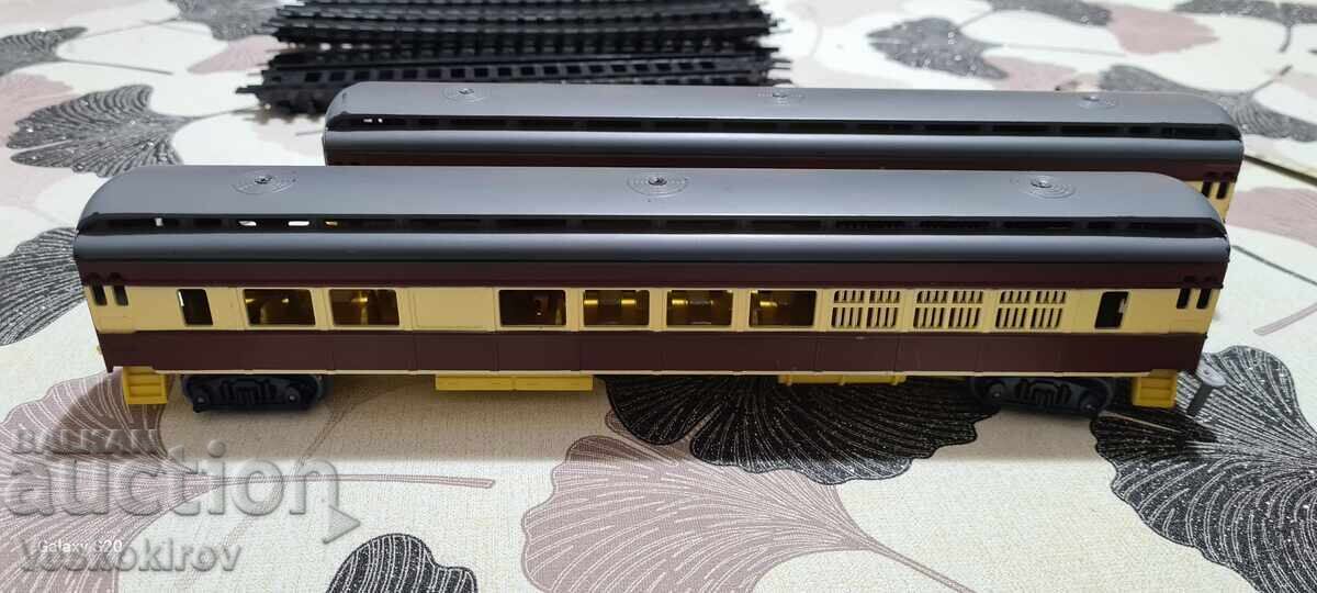 Влак вагони релси два мащабни модели