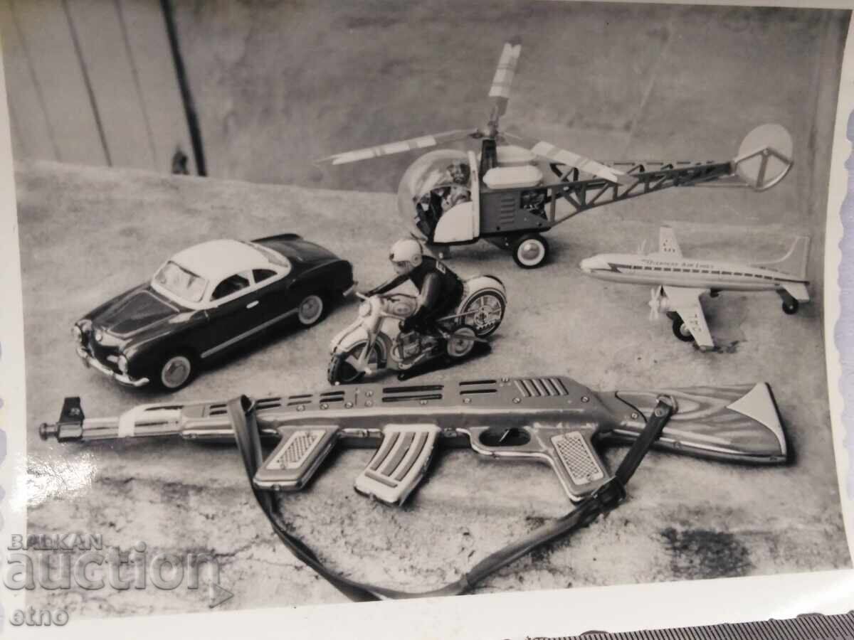 1974 ΧΡΟΝΙΑ. ΣΟΤΣ ΦΩΤΟΓΡΑΦΙΑ-ΠΑΙΧΝΙΔΙ, ΠΑΙΧΝΙΔΙΑ με τιμή 15.00 BGN | € 7.67