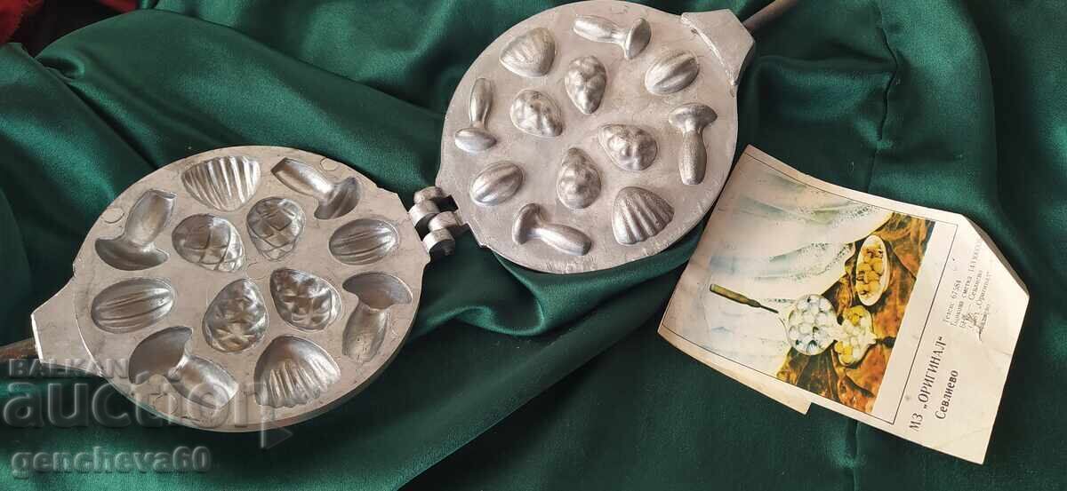 Стара алуминиева преса за сладки/неупотребявана