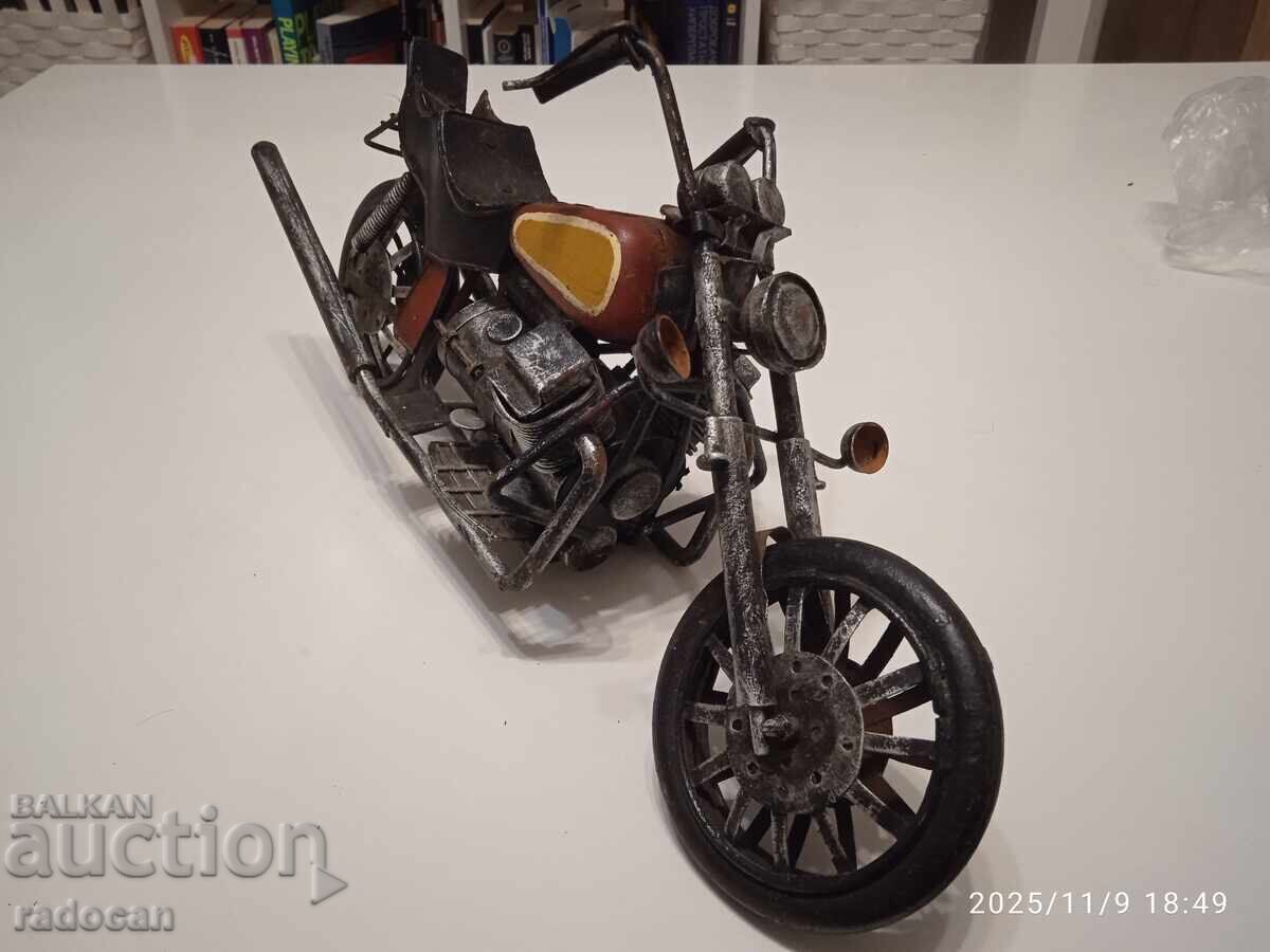 Motor metalic vechi, jucărie mare, decorațiune cu preț 77.00 BGN | € 39.37