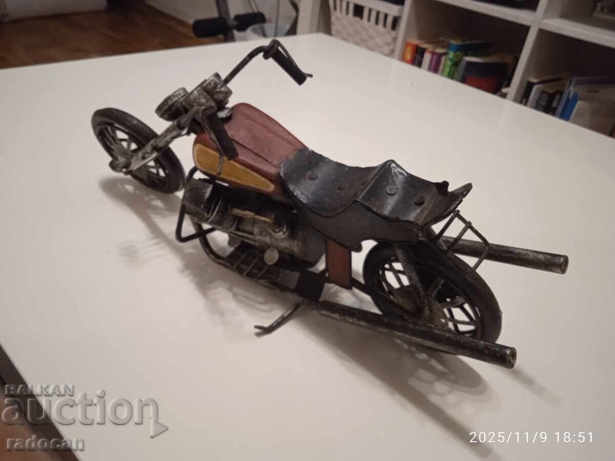 Livrarea Motor metalic vechi, jucărie mare, decorațiune