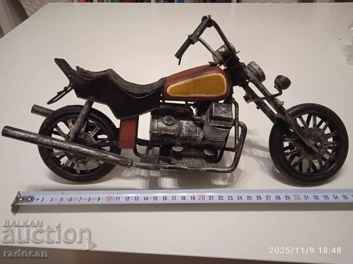 Motor metalic vechi, jucărie mare, decorațiune