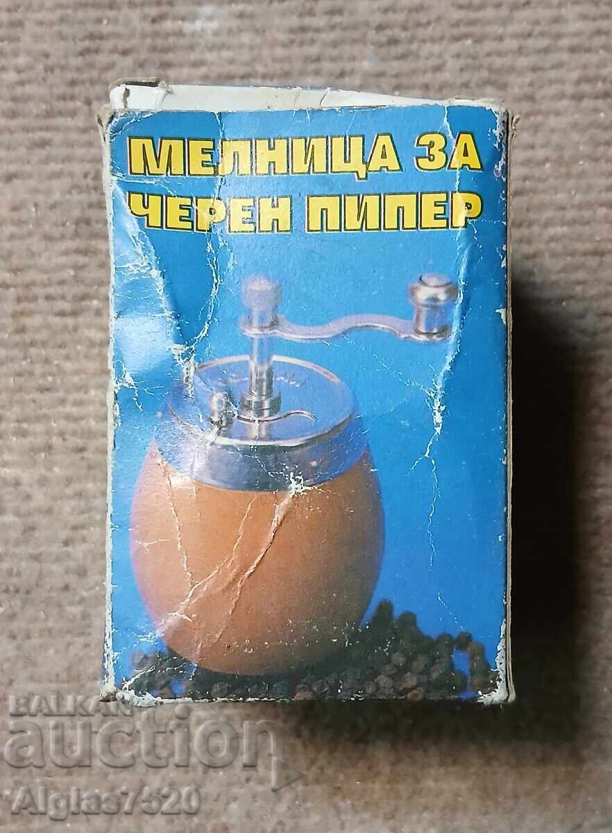 Μύλος πιπεριού - Αχρησιμοποίητος, Καινούργιος με τιμή 12.00 BGN | € 6.14 Μύλος πιπεριού - Αχρησιμοποίητος, Καινούργιος με τιμή 12.00 BGN | € 6.14