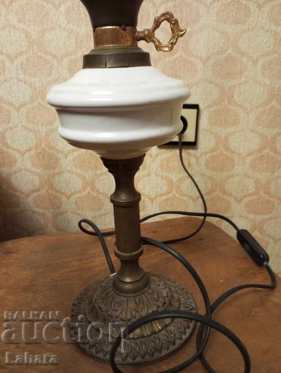 Старинна нощна , настолна лампа с цена € 37.32 | 72.99 лв.