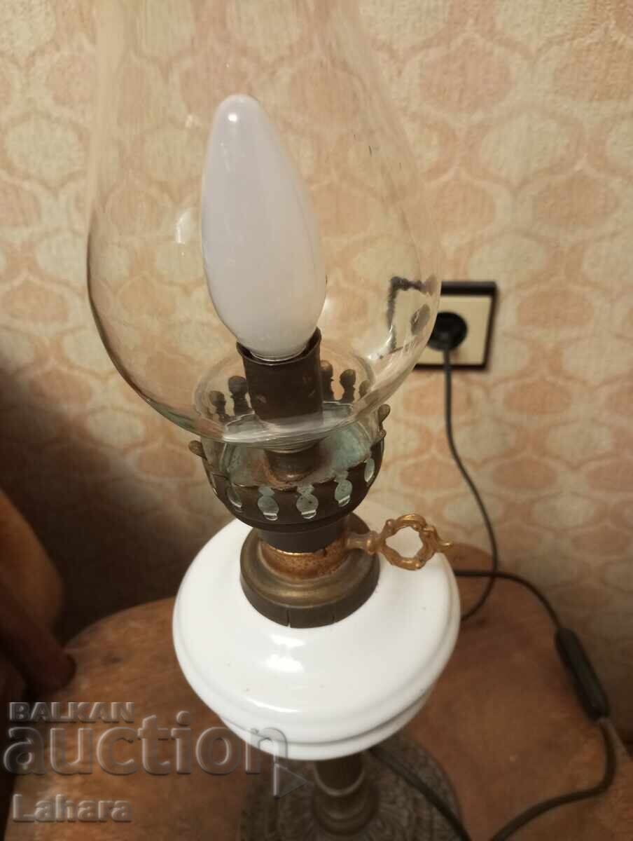 Παράδοση Αντίκα κομοδίνο, επιτραπέζιο φωτιστικό