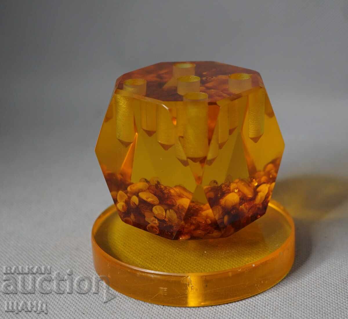 Παλιά Κεχριμπαρένια βάση για μολύβια 316 γραμμάρια με τιμή 49.35 BGN | € 25.23