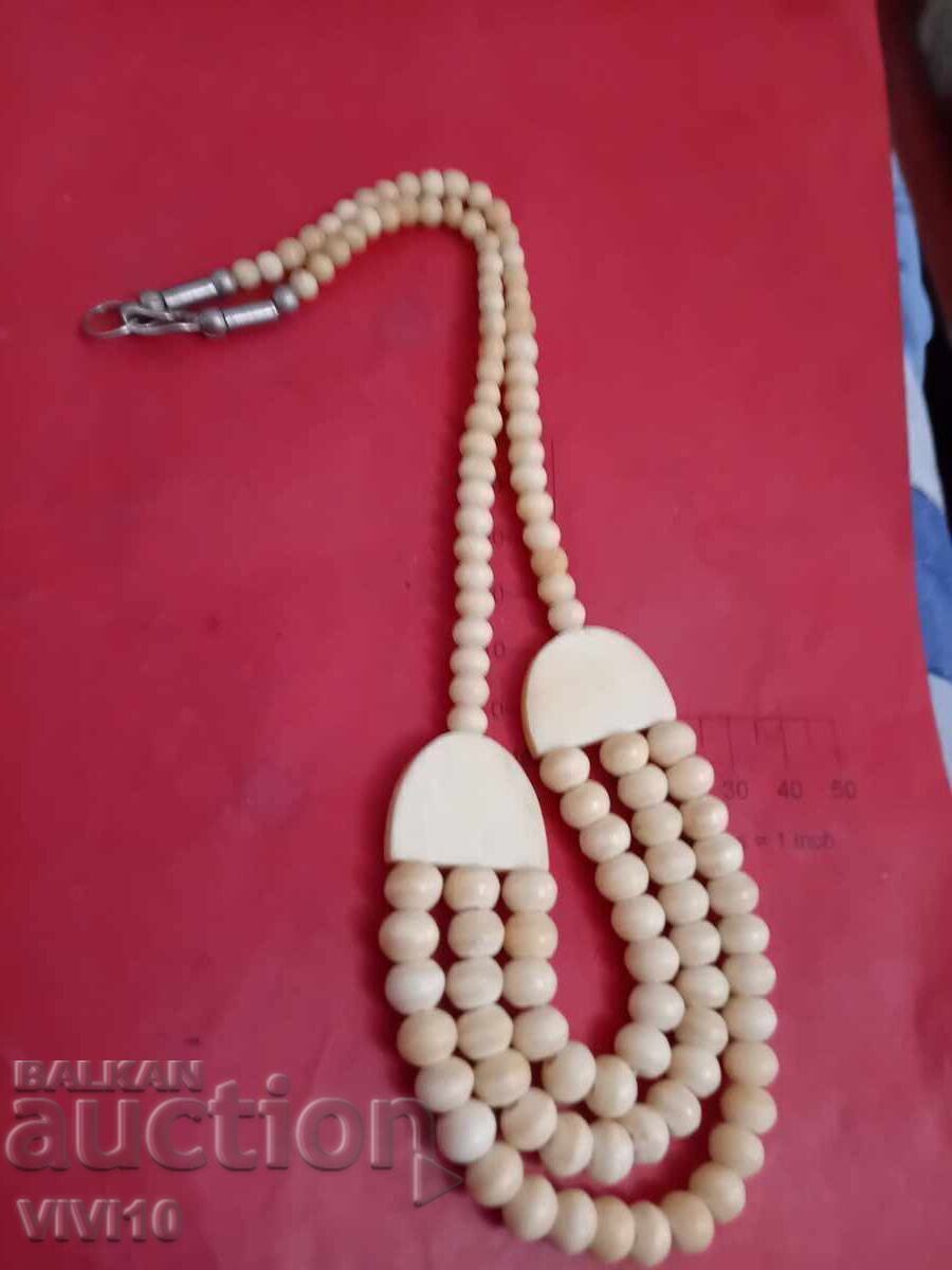 Colier vechi din os Colier vechi din os