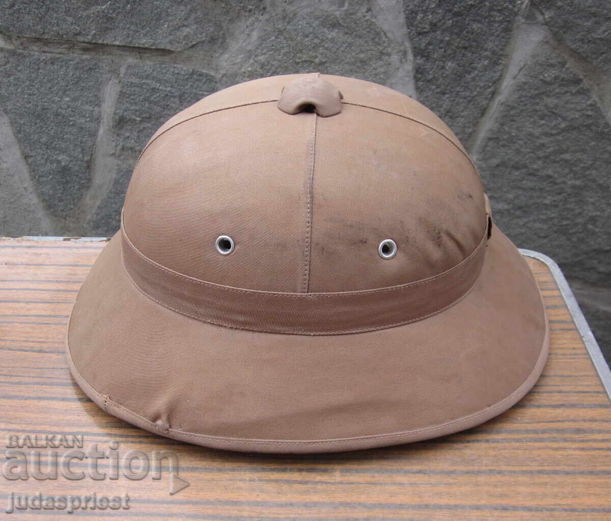 Căciulă cască militară Vietcong din Războiul din Vietnam