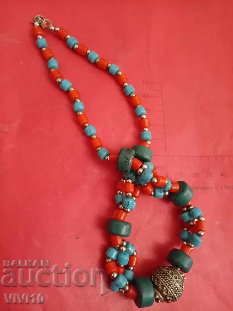 Colier vechi din turcoaz și coral cu preț € 25.00 | 48.90 BGN Colier vechi din turcoaz și coral cu preț € 25.00 | 48.90 BGN
