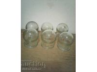 O mulțime de ventuze vechi