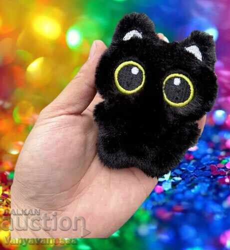 Μικρό Μαύρο Γατάκι με ξεθωριασμένα κίτρινα μάτια λούτρινο παιχνίδι