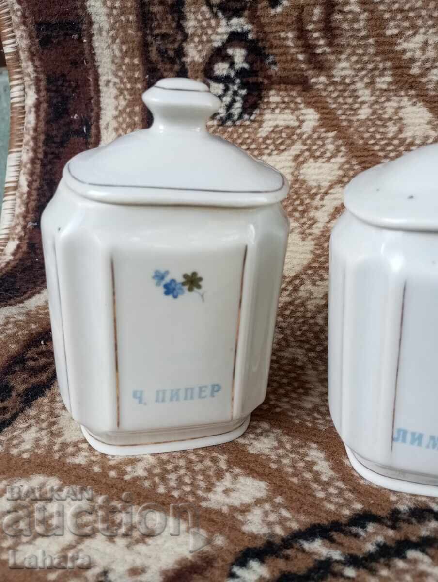 Σετ μπαχαρικών από πορσελάνη με τιμή 1.50 BGN | € 0.77