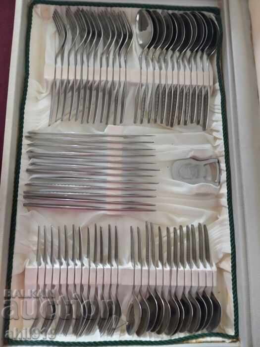 Комплект прибори за хранене с цена 1250.00 лв. | € 639.11