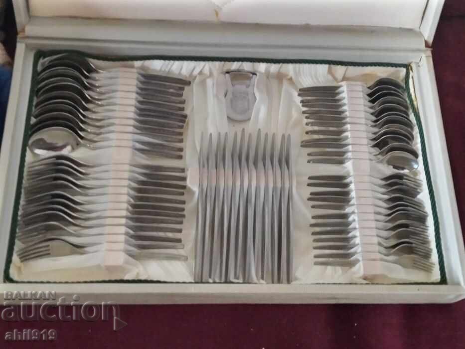 Аукцион Комплект прибори за хранене