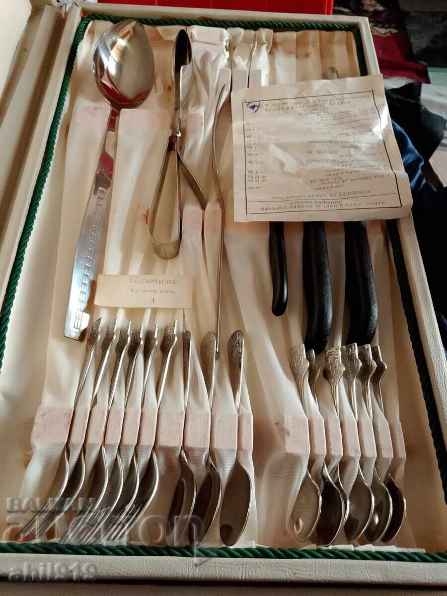 Комплект прибори за хранене - 7