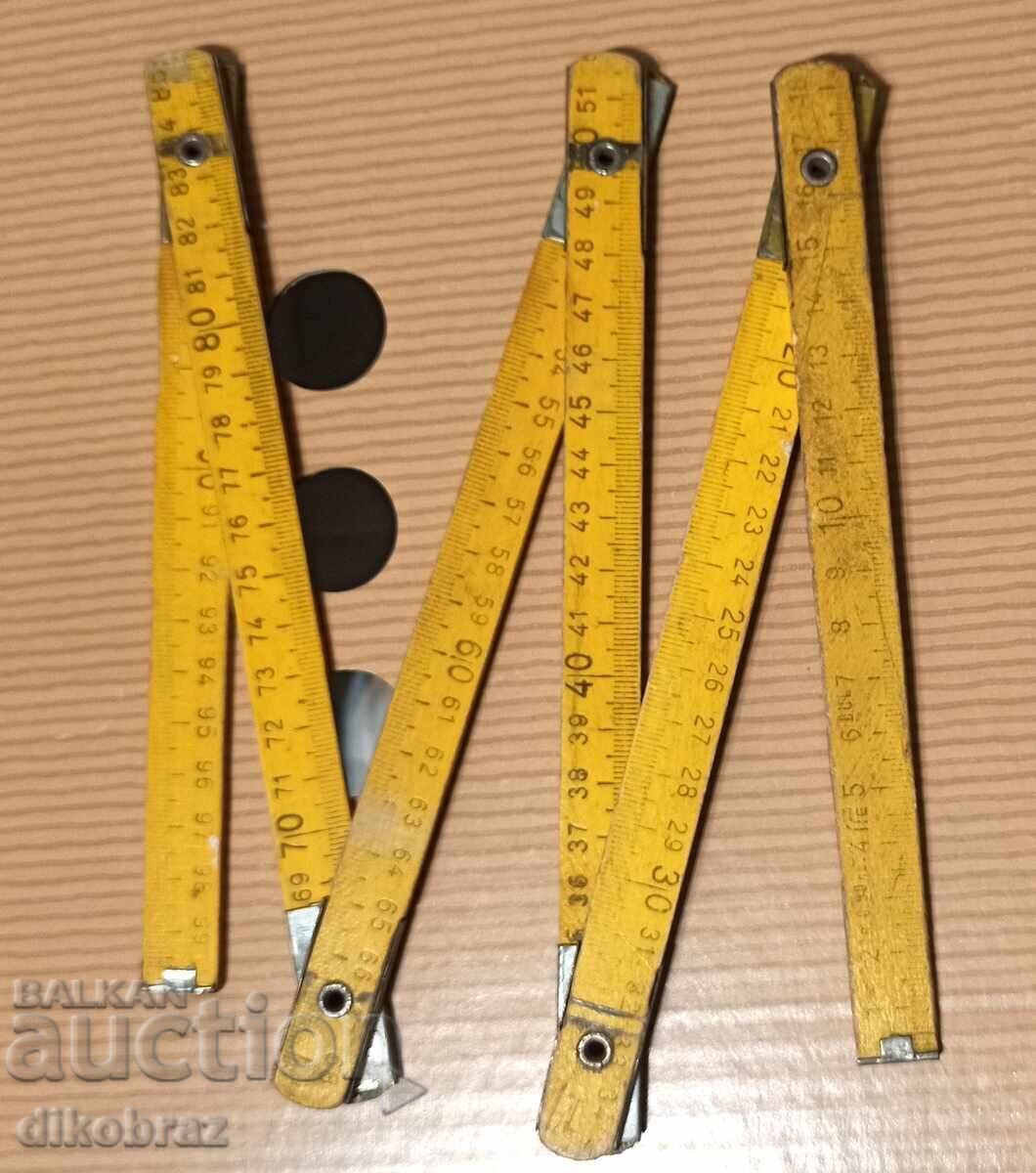 Дървен дърводелски метър - от соца - от стотинка с цена 0.01 лв. | € 0.01 Дървен дърводелски метър - от соца - от стотинка с цена 0.01 лв. | € 0.01