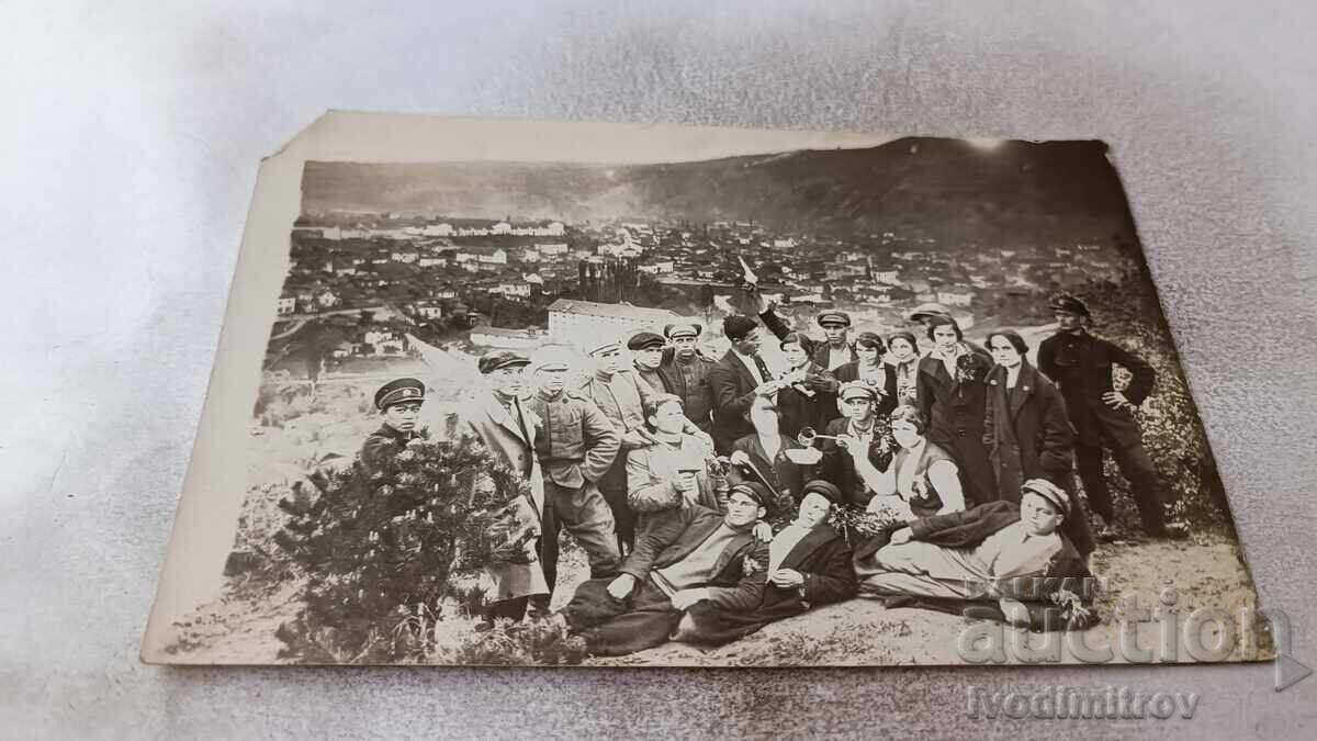 Снимка Дупница Младежи и девойки над града