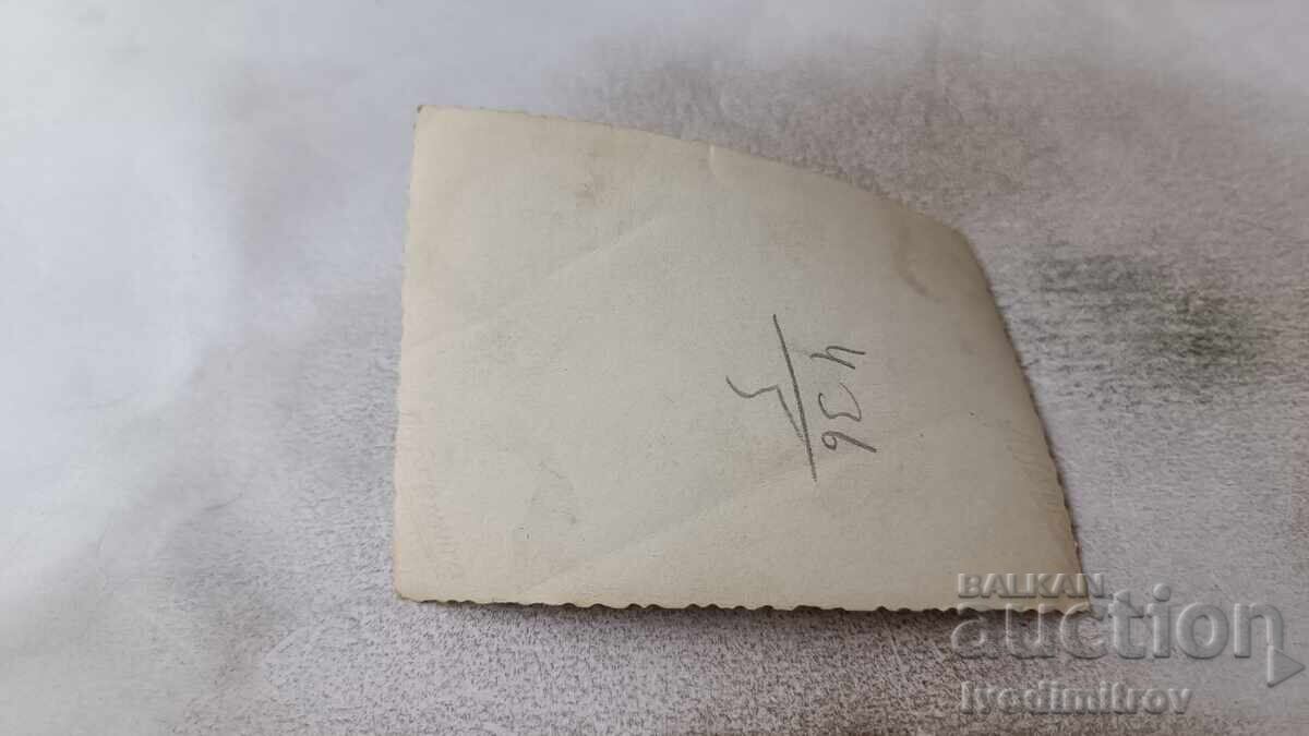 Φωτογραφία Σόφιας, Αξιωματικός και τρεις άνδρες σε βόλτα με τιμή 2.45 BGN | € 1.25 Φωτογραφία Σόφιας, Αξιωματικός και τρεις άνδρες σε βόλτα με τιμή 2.45 BGN | € 1.25