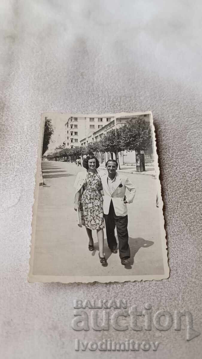 Снимка София Мъж и жена на разходка