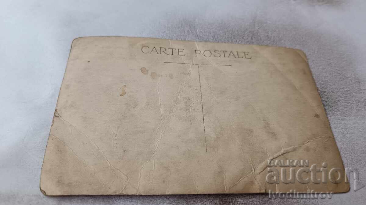 Fotografie Tineri bărbați pe malul mării cu preț 3.65 BGN | € 1.87