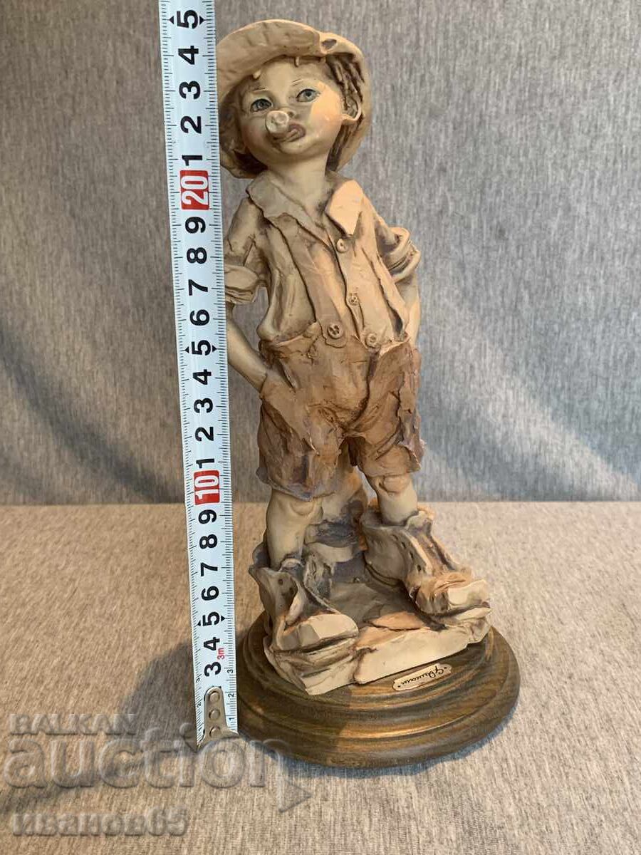 Delivery of CAPODIMONTE Figurine of a Boy