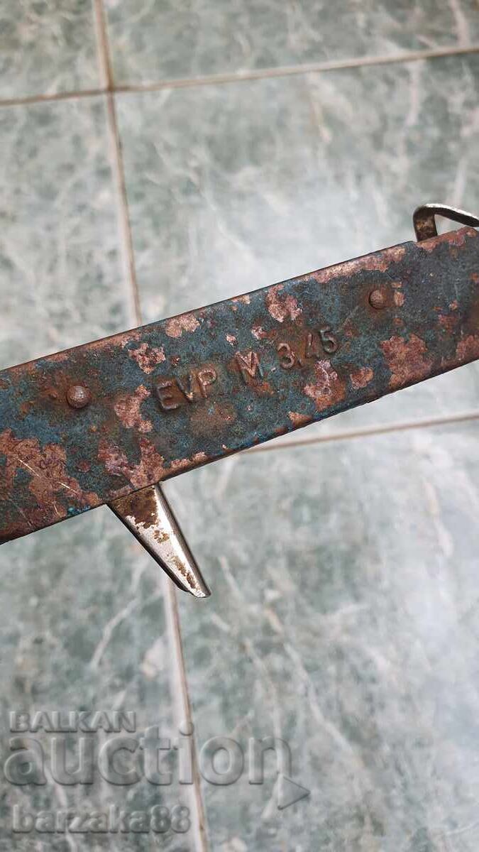 Licitație O brichetă veche pentru o sobă pe gaz