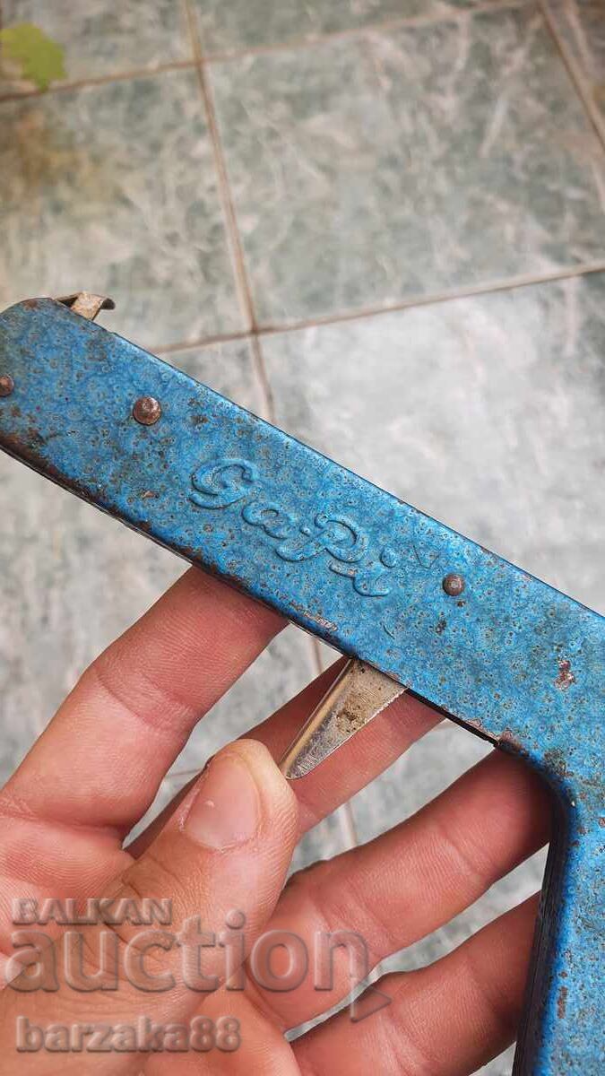 O brichetă veche pentru o sobă pe gaz - 6