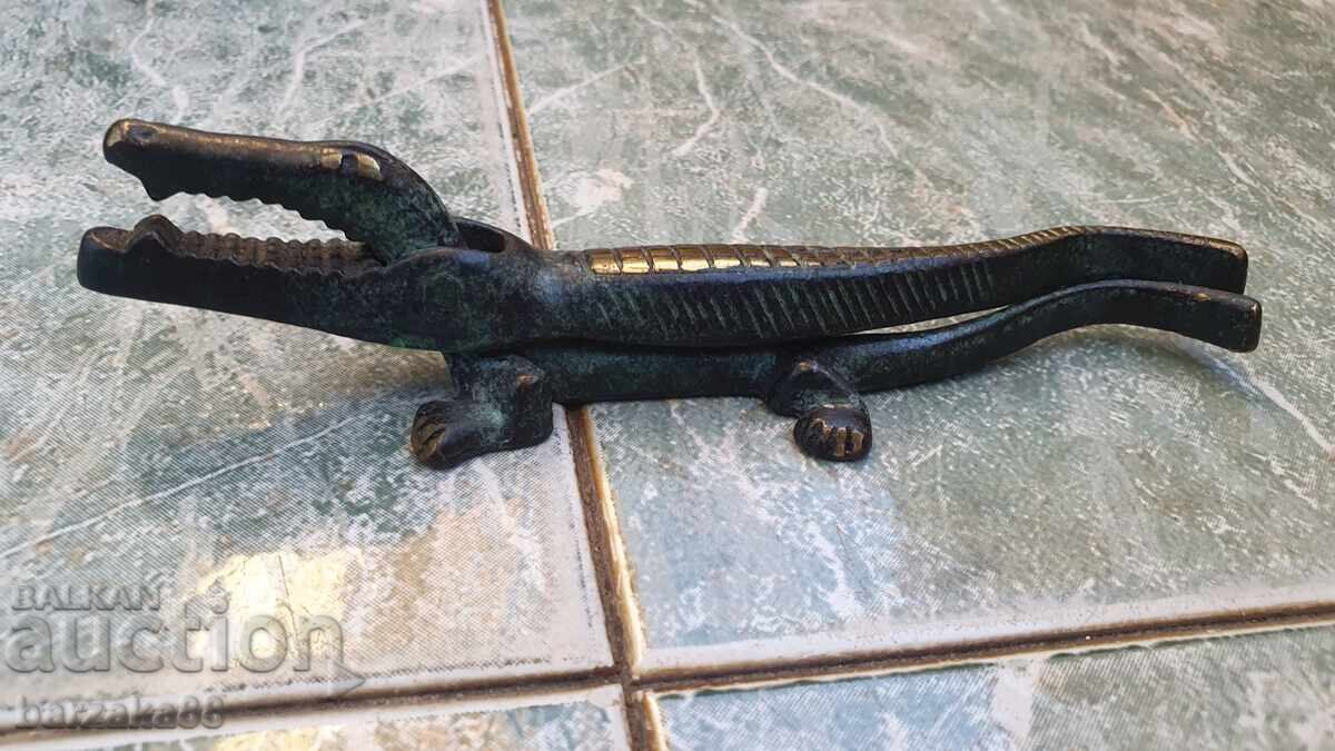 Χάλκινο Καρυοθραύστης Τύπου Κροκόδειλος με τιμή 40.00 BGN | € 20.45