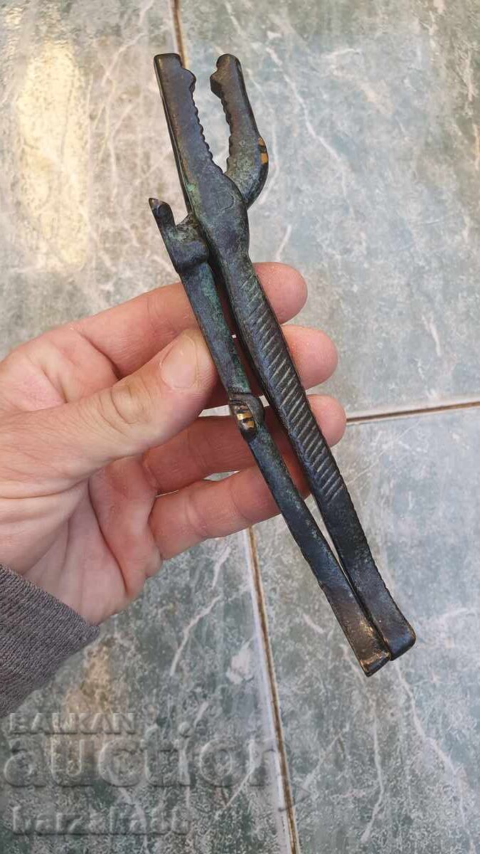 Παράδοση Χάλκινο Καρυοθραύστης Τύπου Κροκόδειλος