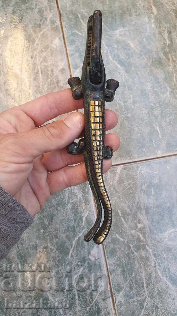 Χάλκινο Καρυοθραύστης Τύπου Κροκόδειλος