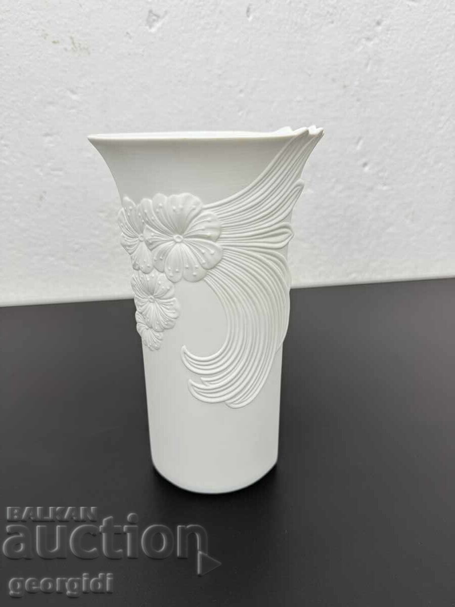 German Kaiser vase made of white porcelain - M. Frey. No. 7604