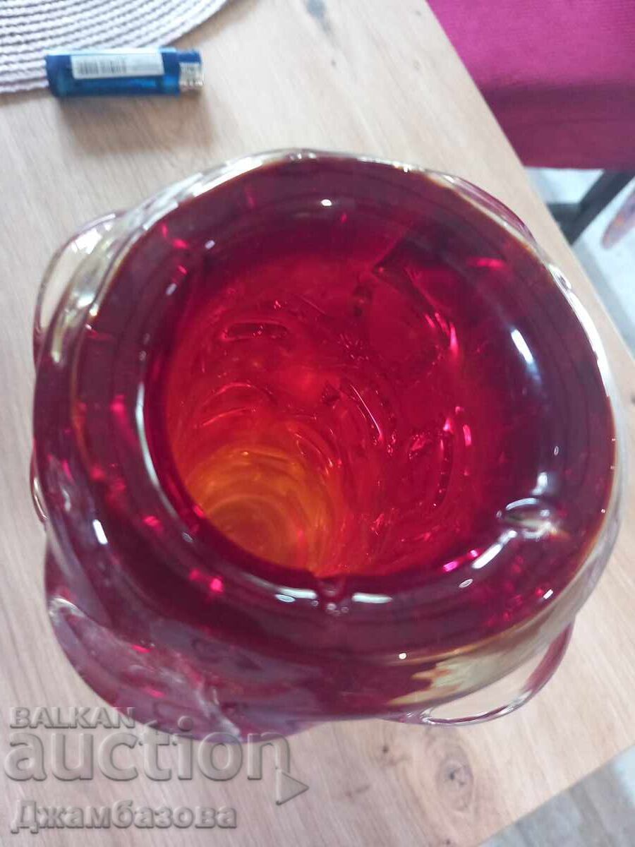 Ваза с цена 140.00 лв. | € 71.58