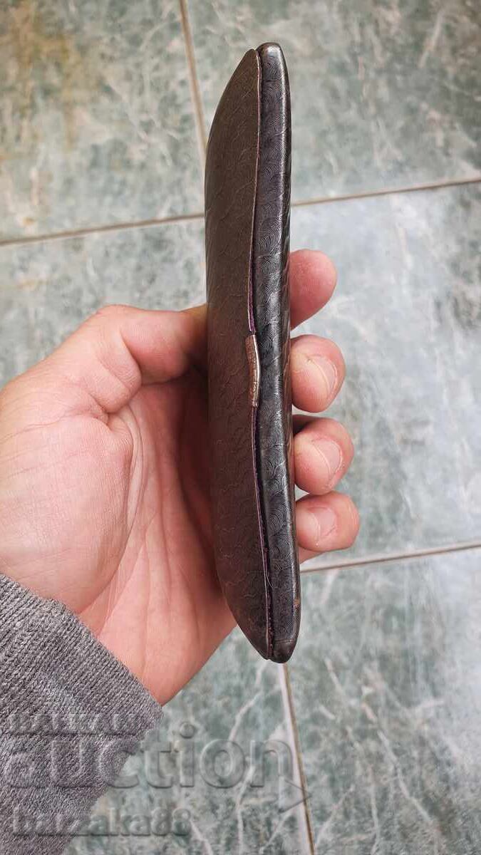 Стар метален калъф за очила с цена 15.00 лв. | € 7.67