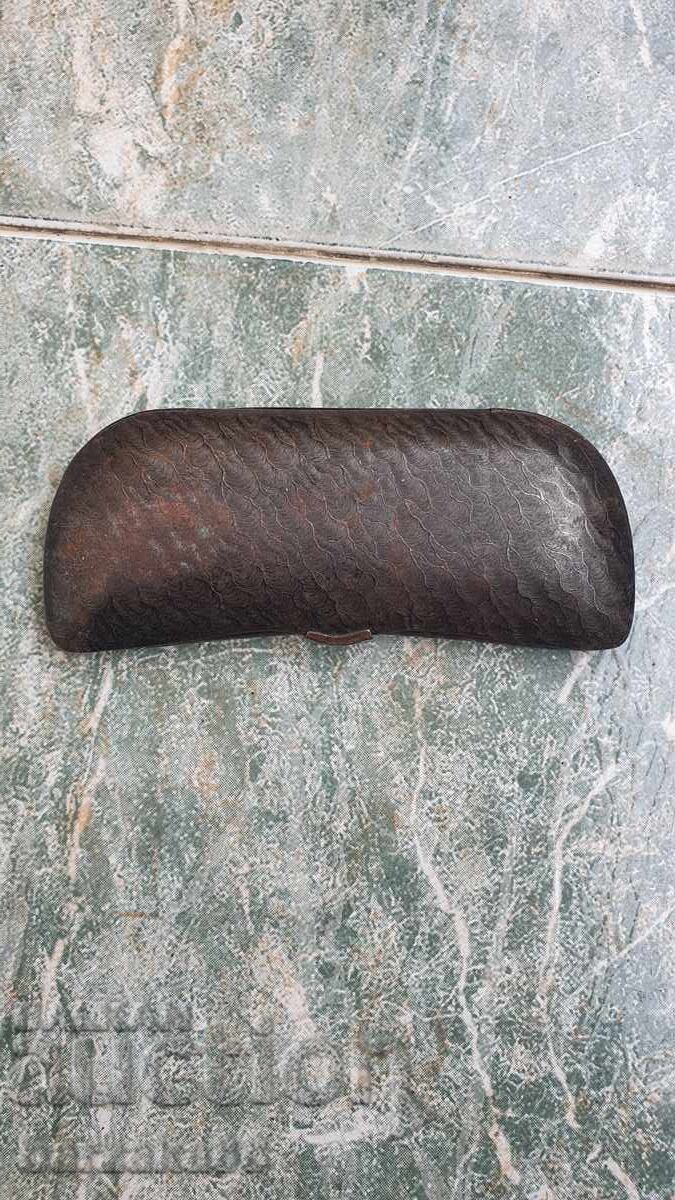 Стар метален калъф за очила