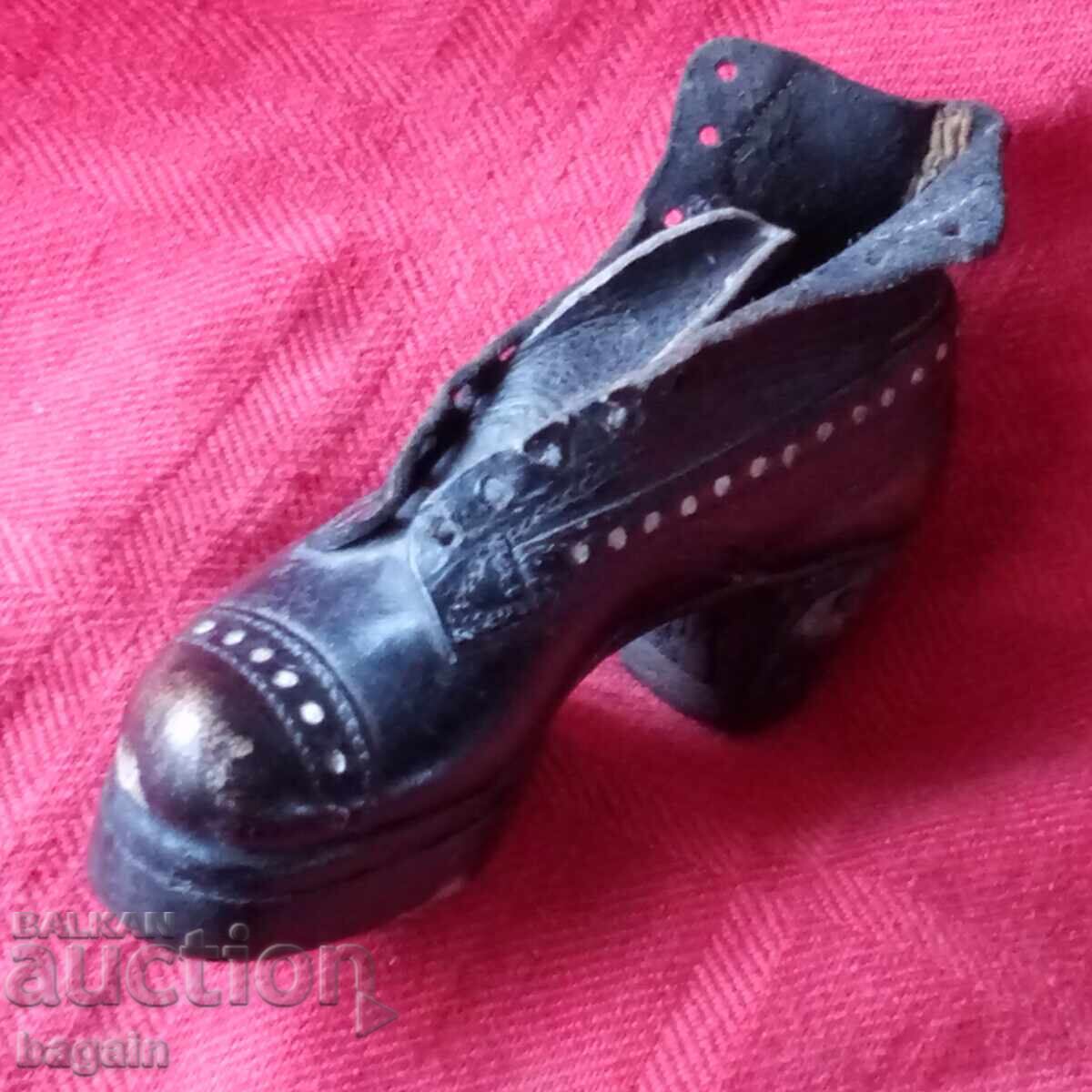 Auction  Unique shoe, miniature