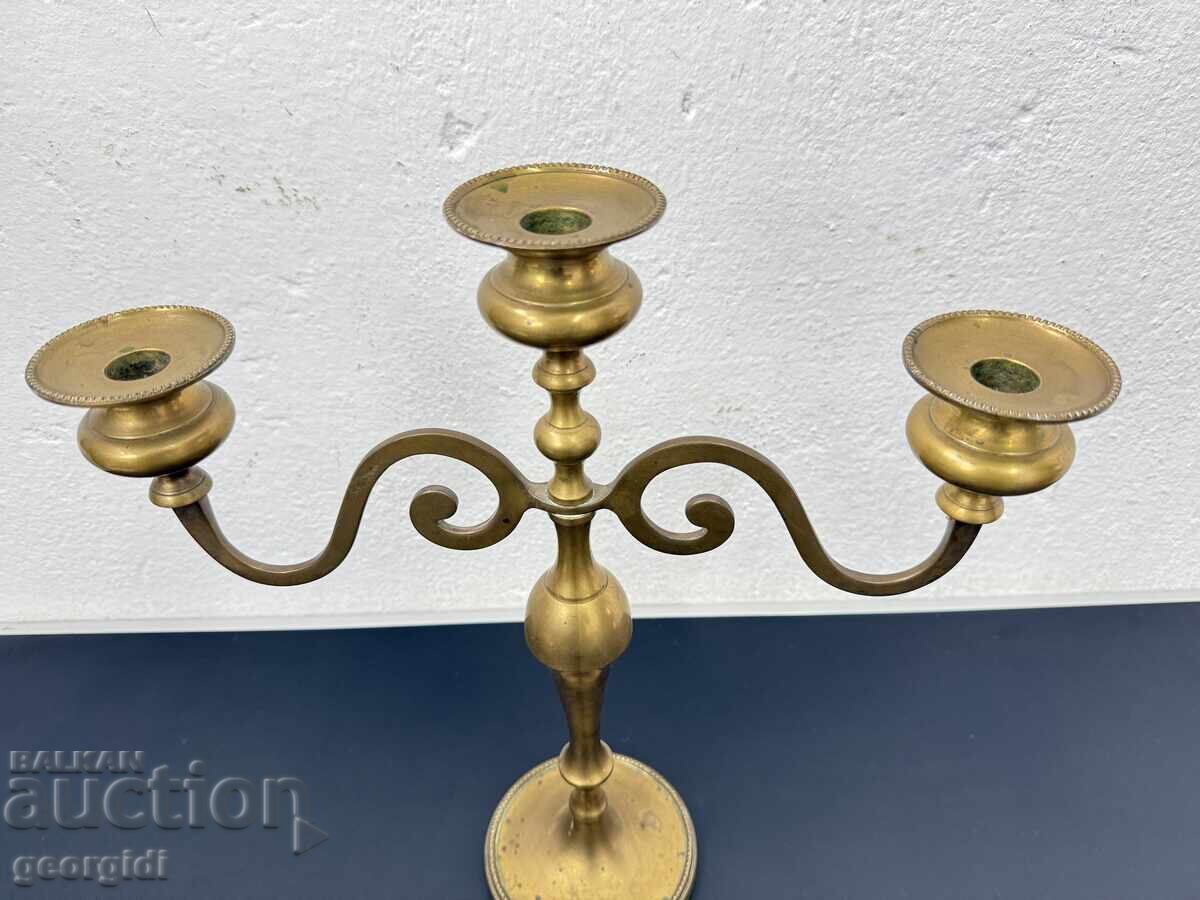 Ρετρό μπρούτζινος κηροπήγιο με τρία κλαδιά. Νο. 7607 με τιμή 120.00 BGN | € 61.36