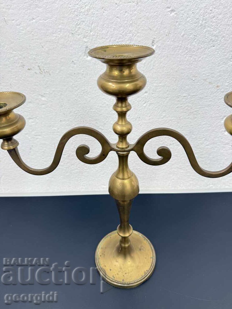 Δημοπρασία Ρετρό μπρούτζινος κηροπήγιο με τρία κλαδιά. Νο. 7607