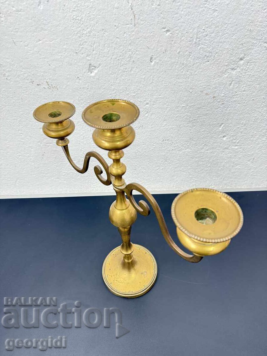 Παράδοση Ρετρό μπρούτζινος κηροπήγιο με τρία κλαδιά. Νο. 7607