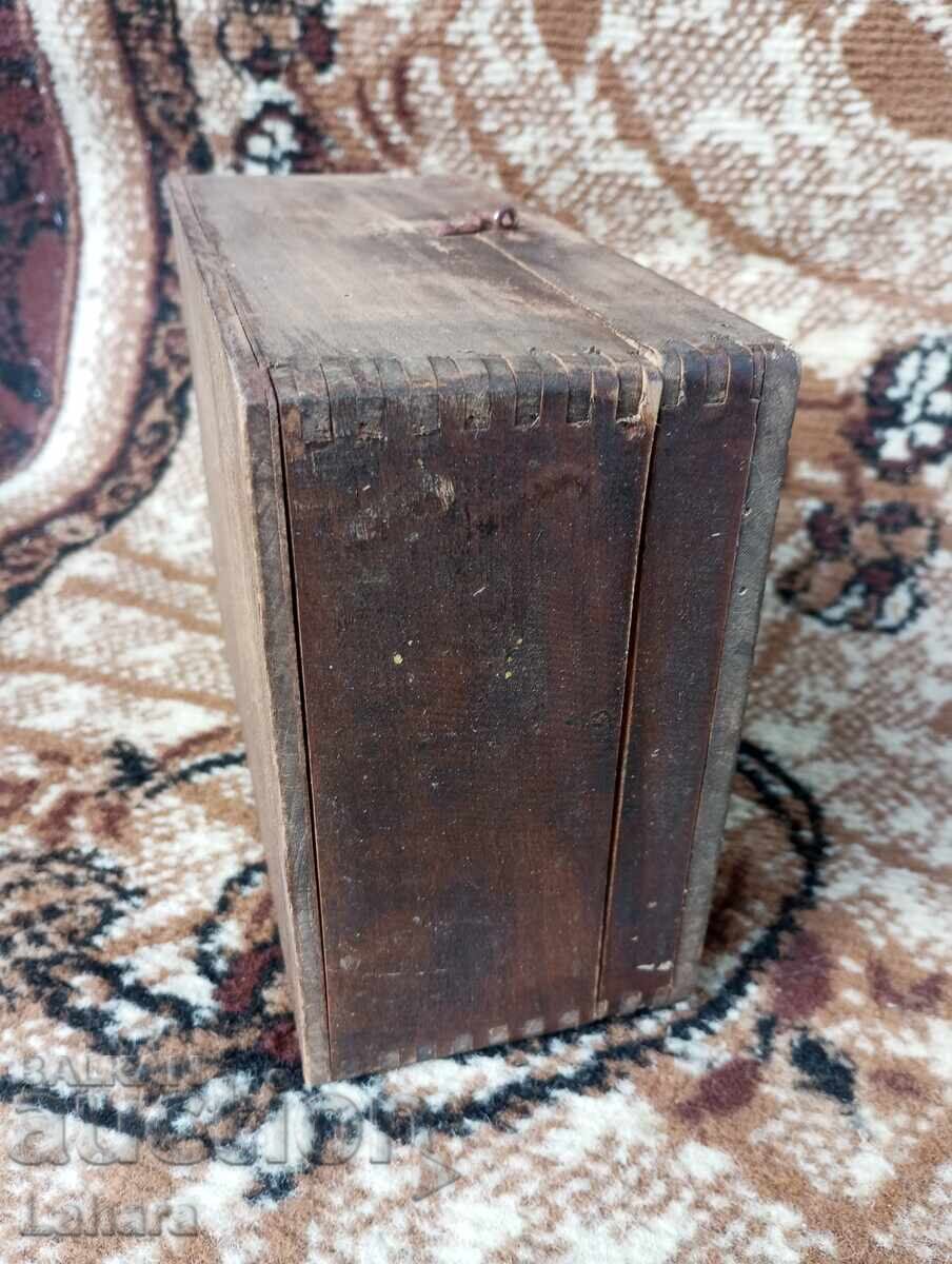 Ξύλινο κουτί ρολογιών με τιμή 28.00 BGN | € 14.32