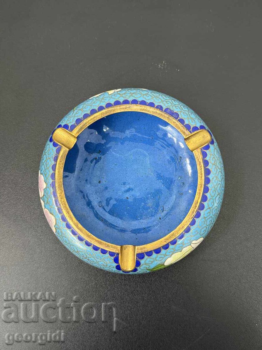 Κινέζικο τασάκι cloisonné, πολύχρωμο, σαν καινούργιο. Νο. 7608 με τιμή 75.00 BGN | € 38.35 Κινέζικο τασάκι cloisonné, πολύχρωμο, σαν καινούργιο. Νο. 7608 με τιμή 75.00 BGN | € 38.35