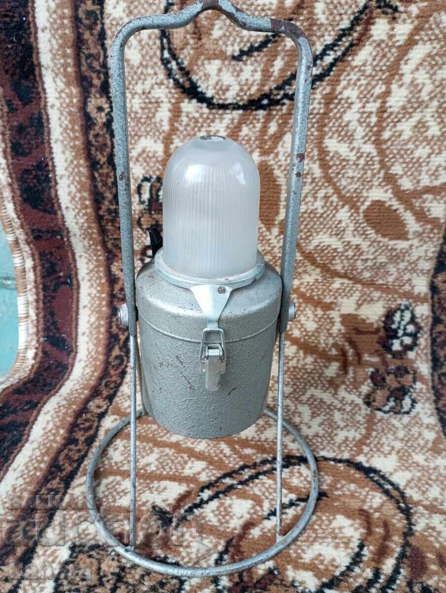 Lampă de lucru pe baterii cu preț € 8.00 | 15.65 BGN
