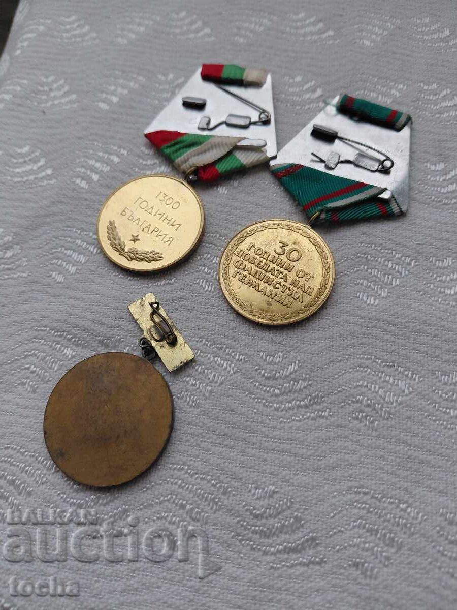 Παρτίδα παρασημοφοριών, μετάλλια, σήματα στήθους. BZC με τιμή 4.50 BGN | € 2.30 Παρτίδα παρασημοφοριών, μετάλλια, σήματα στήθους. BZC με τιμή 4.50 BGN | € 2.30